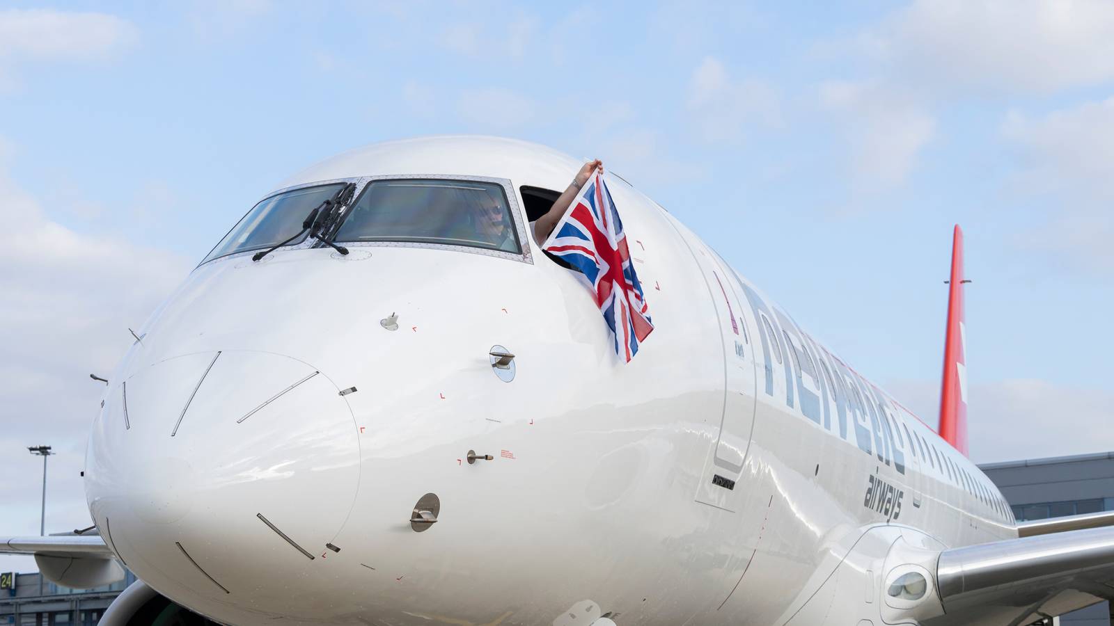 Helvetic Airways Operates London City's First Commercial E190-E2 Flight