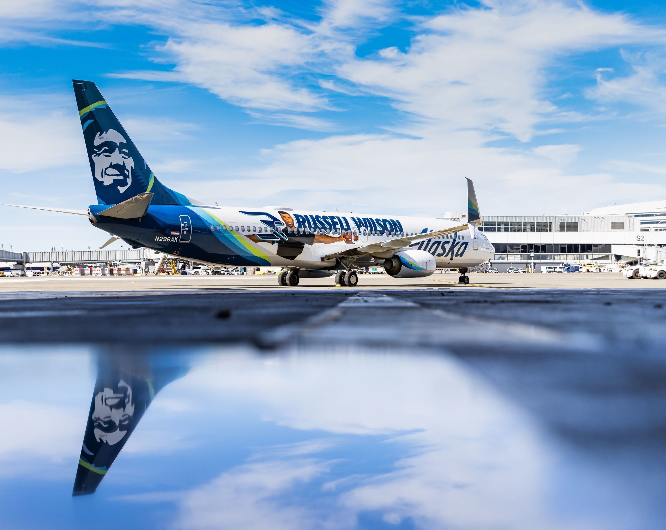 Battle For Seattle: Delta And Alaska Go After Seahawks Fans