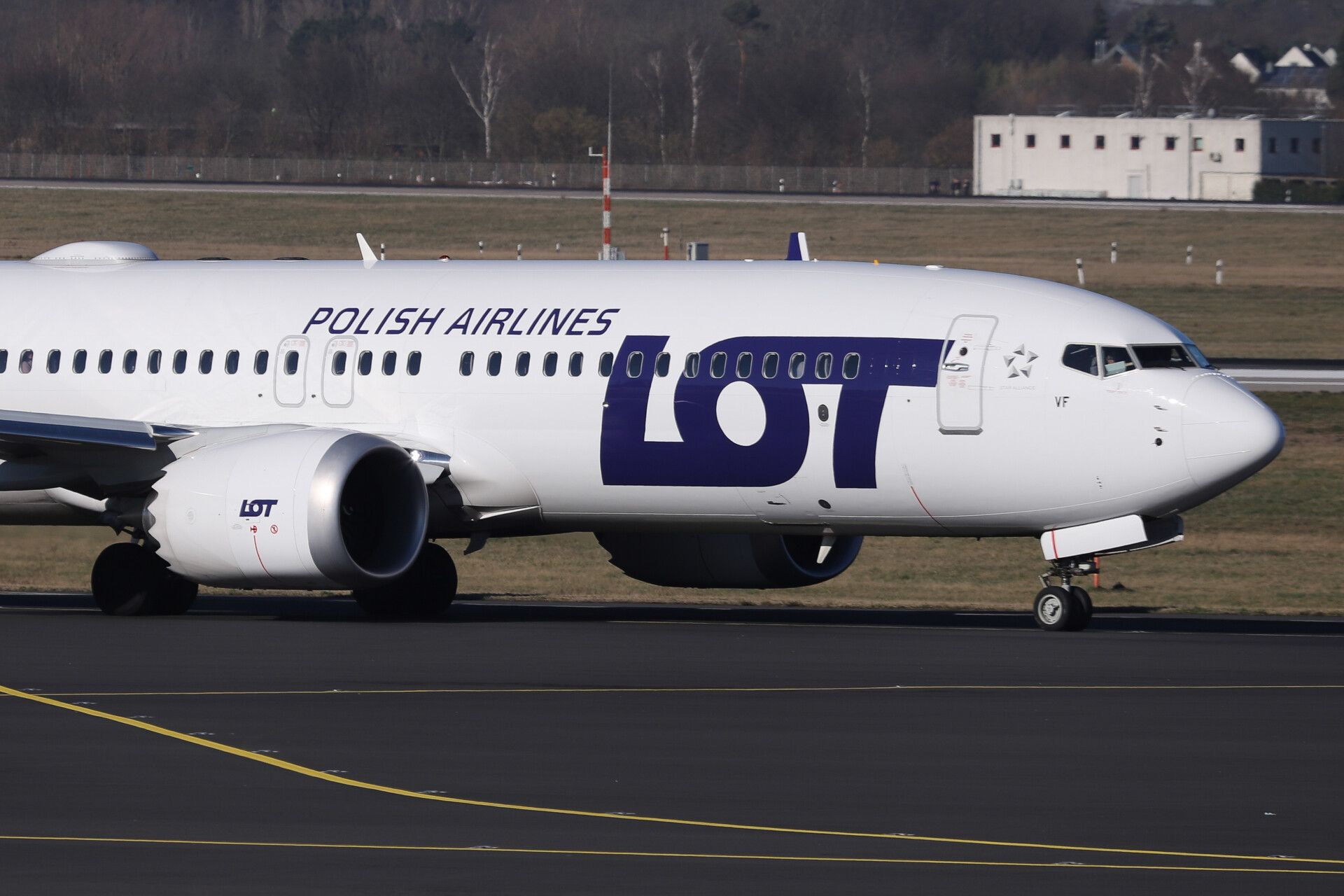 LOT Polish Competes With flydubai And Emirates On New Dubai Route