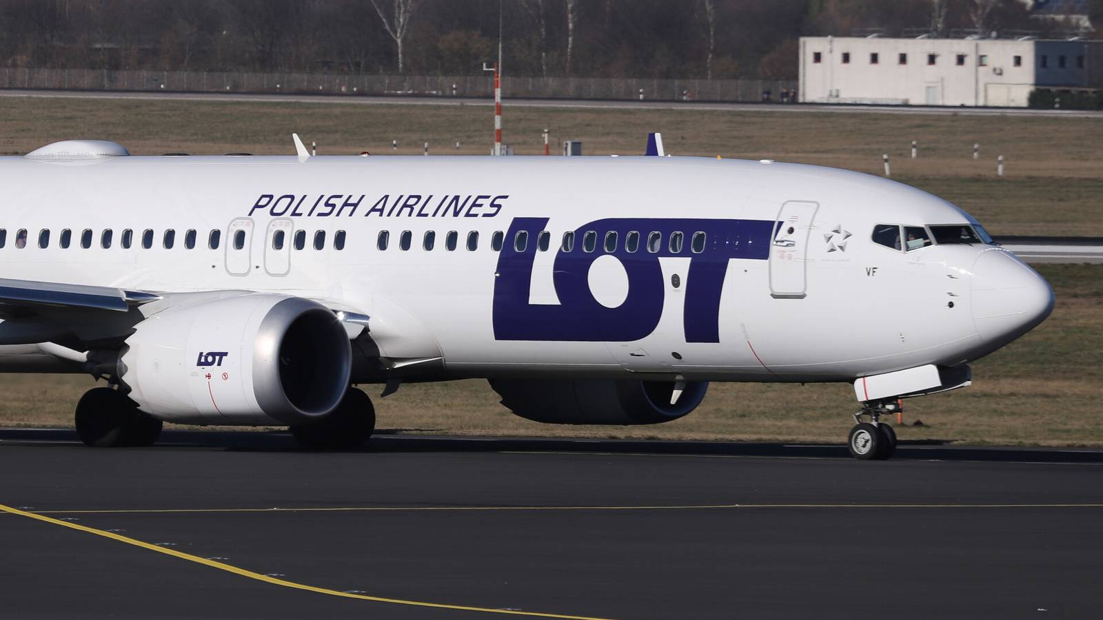 LOT Polish Competes With flydubai And Emirates On New Dubai Route