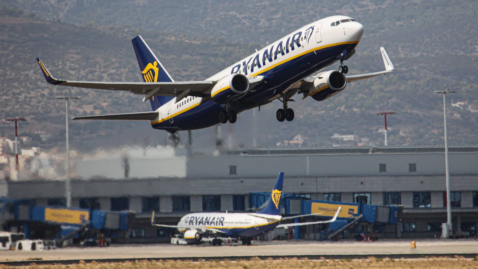 Ryanair Launches Rescue Flights Following UK Cancellations