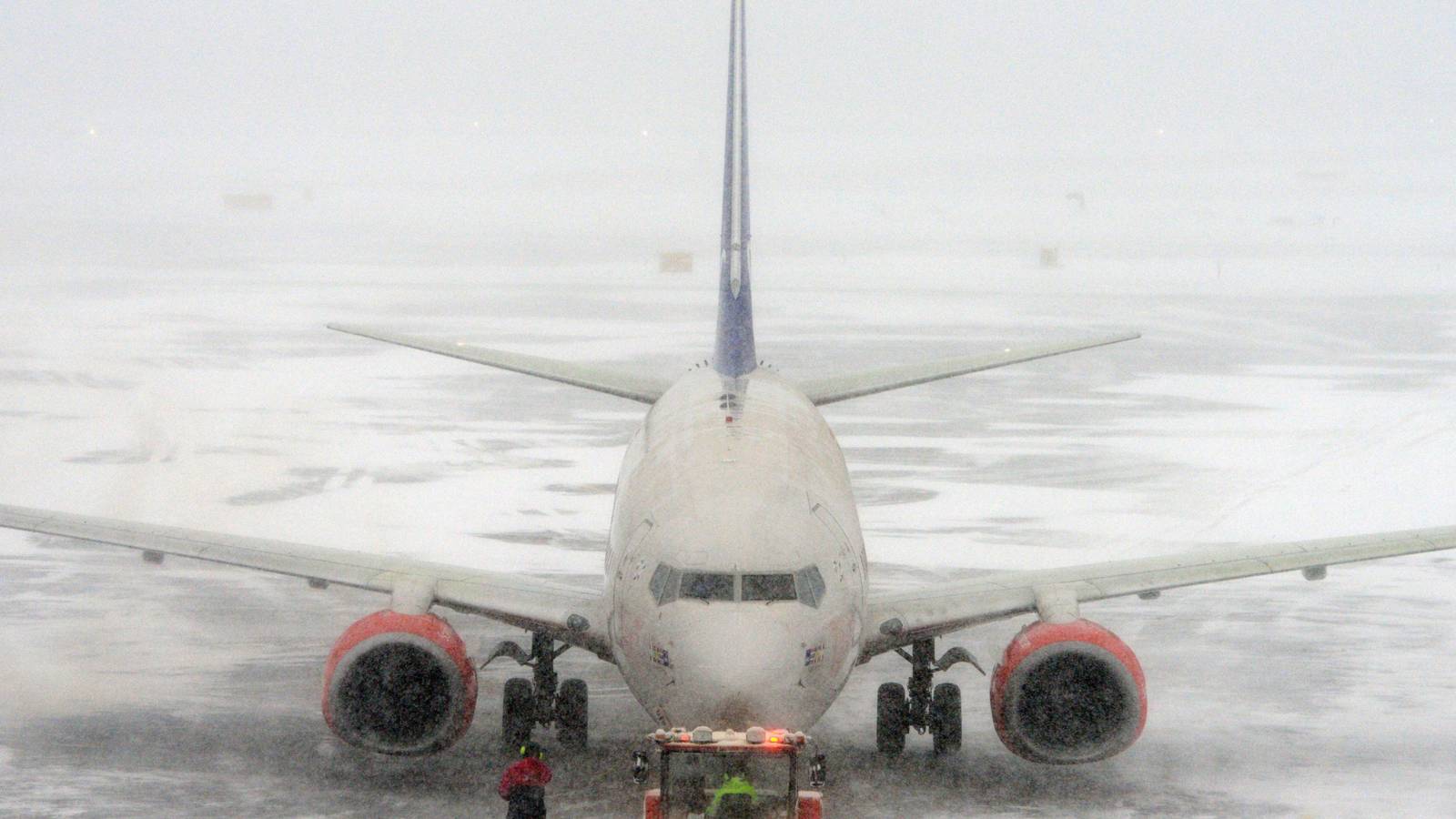 How Omicron's Rapid Spread Could Impact Airline Operations