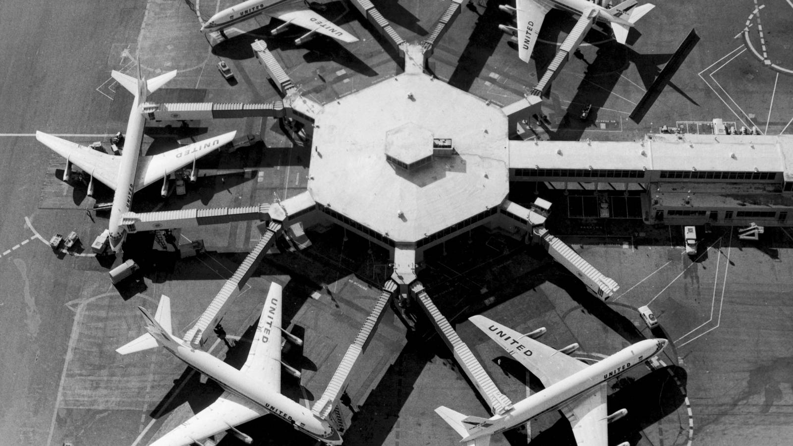When Delta And United Introduced The Douglas DC-8 On The Same Day