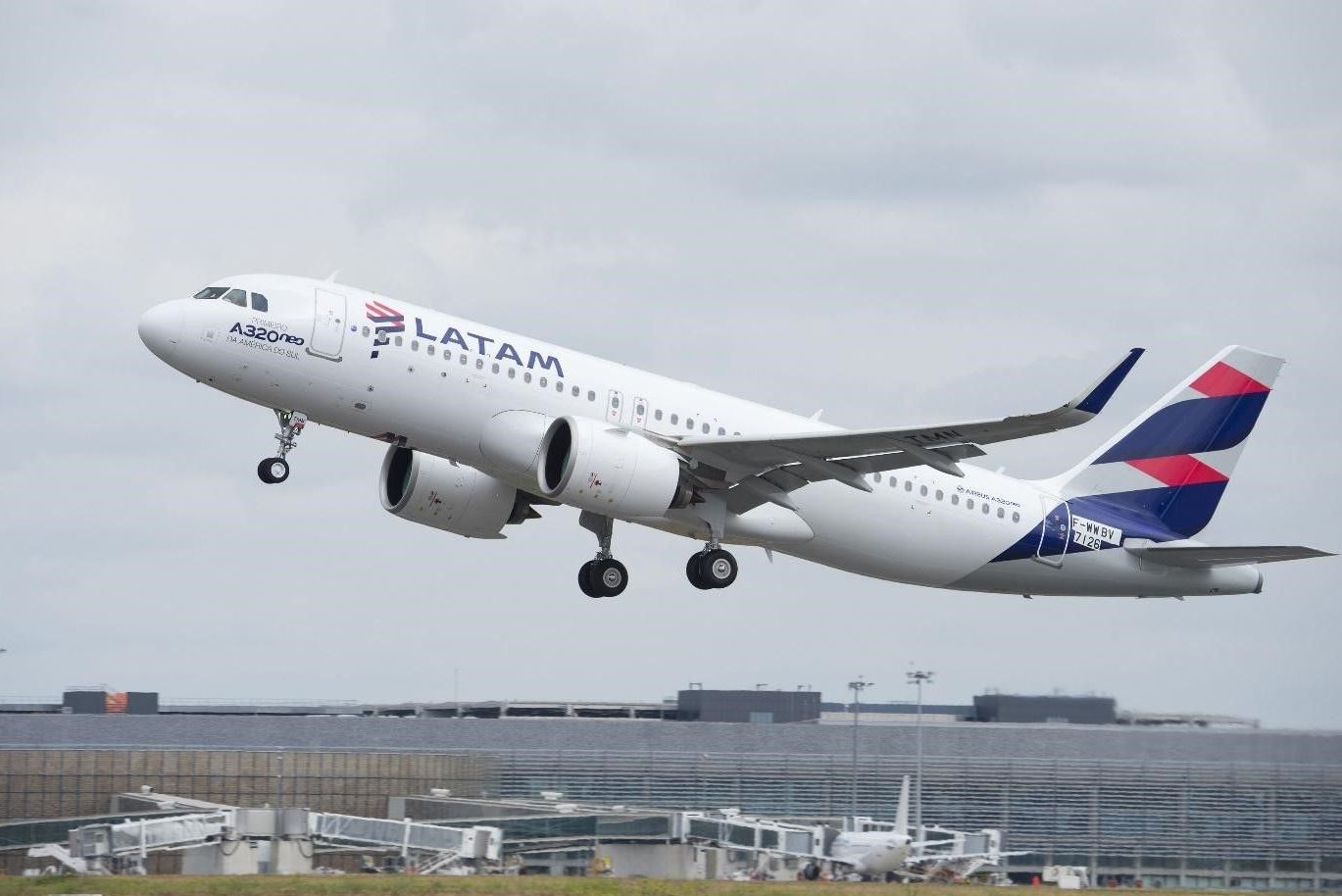 LATAM Partners With Airbus To Enable Continuous A320 Descents