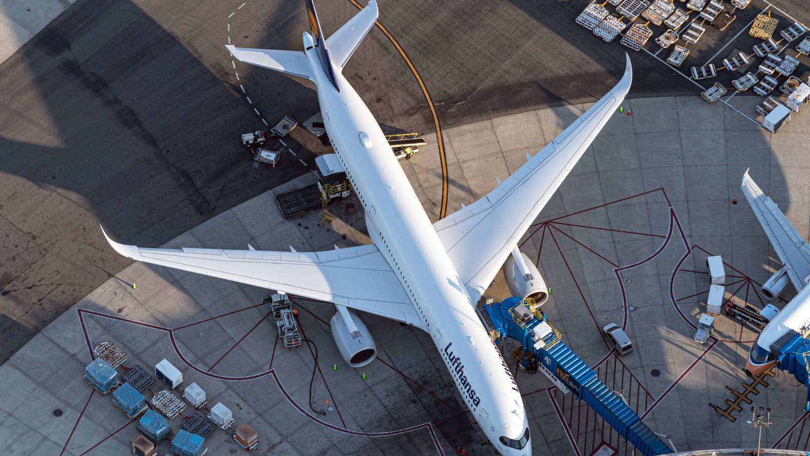 Lufthansa Starts Charging For Alcohol On Long-Haul Flights