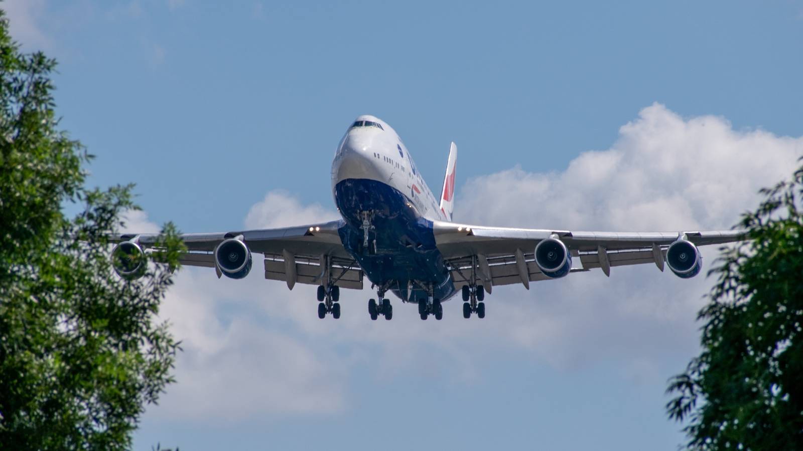 How Much Does It Cost To Lease A Boeing 747-400 Monthly?