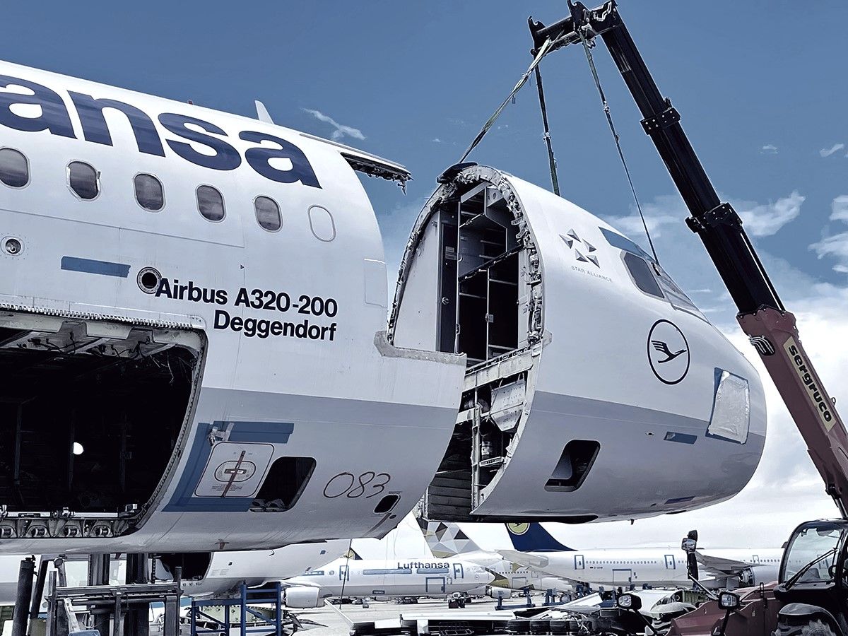 Lufthansa Saves Cockpit From 32 Year Old A320 Scrapped In Spain