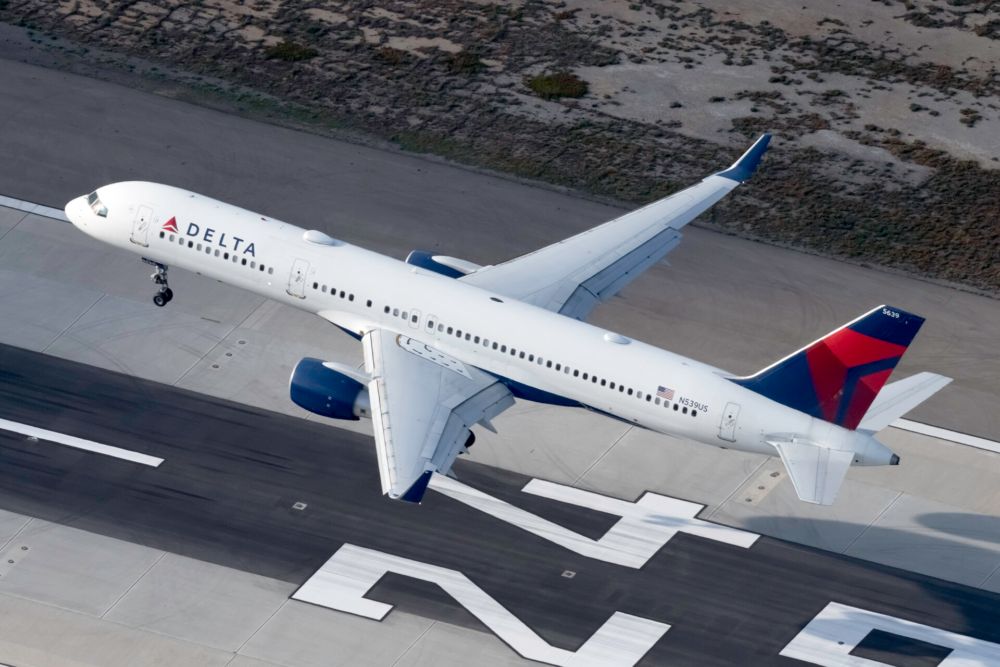Cracked Windscreen Prompts Delta Air Lines Boeing 757 Emergency Landing