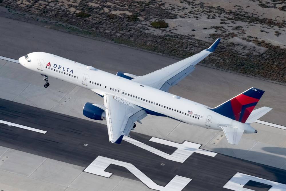 Cracked Windscreen Prompts Delta Air Lines Boeing 757 Emergency Landing