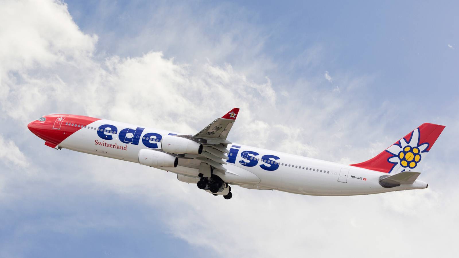 Which Airlines Sandwich Premium Cabins Between Economy?