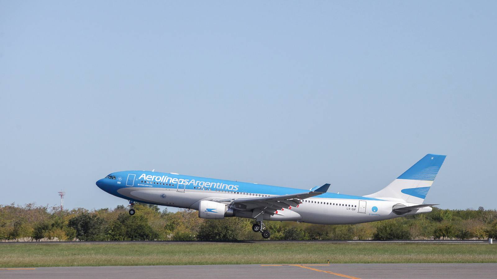 Back And Busy: Aerolineas Argentinas Resumes International Flights
