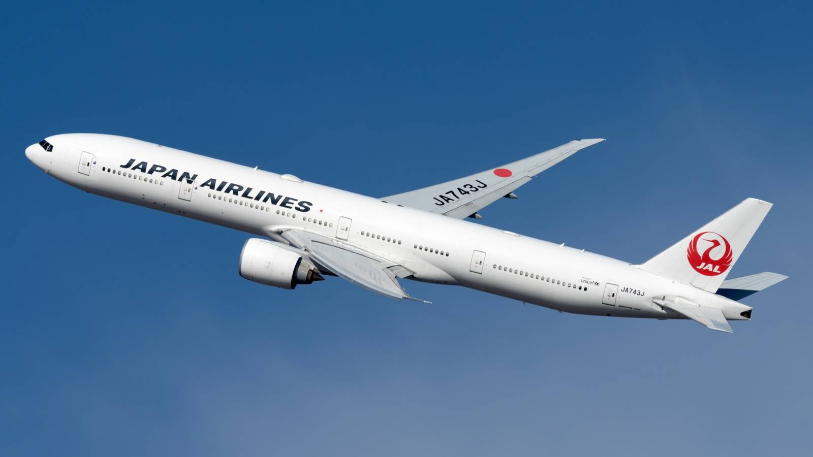 Japan Airlines Boeing 777 Faces Engine Malfunction After Takeoff