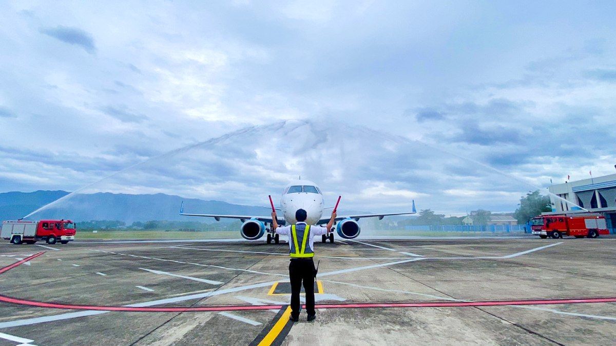 Bamboo's E190 Is The First Commercial Jet To Land At Dien Bien