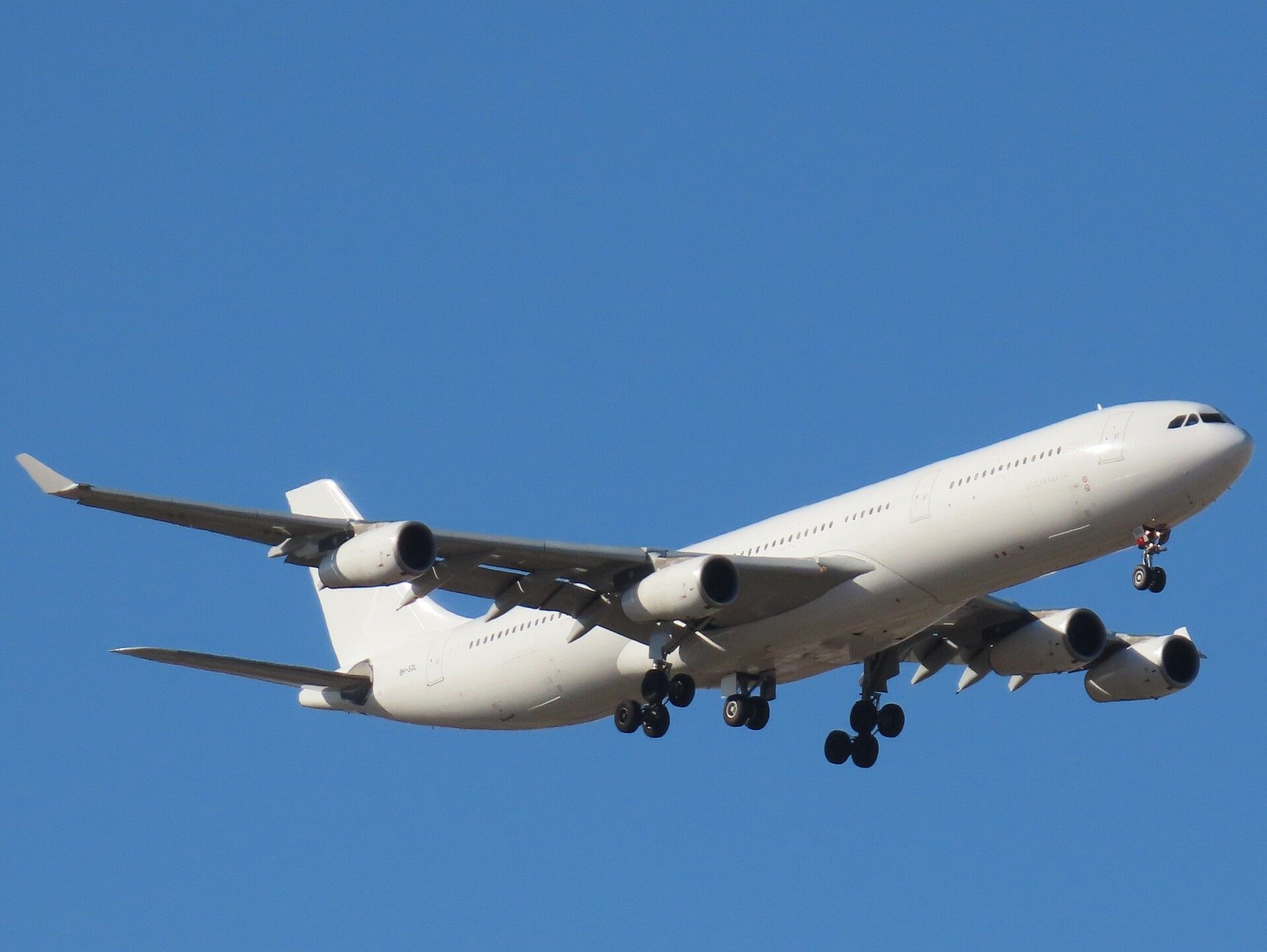 Hi Fly's Airbus A340 Flies Down To Antarctica