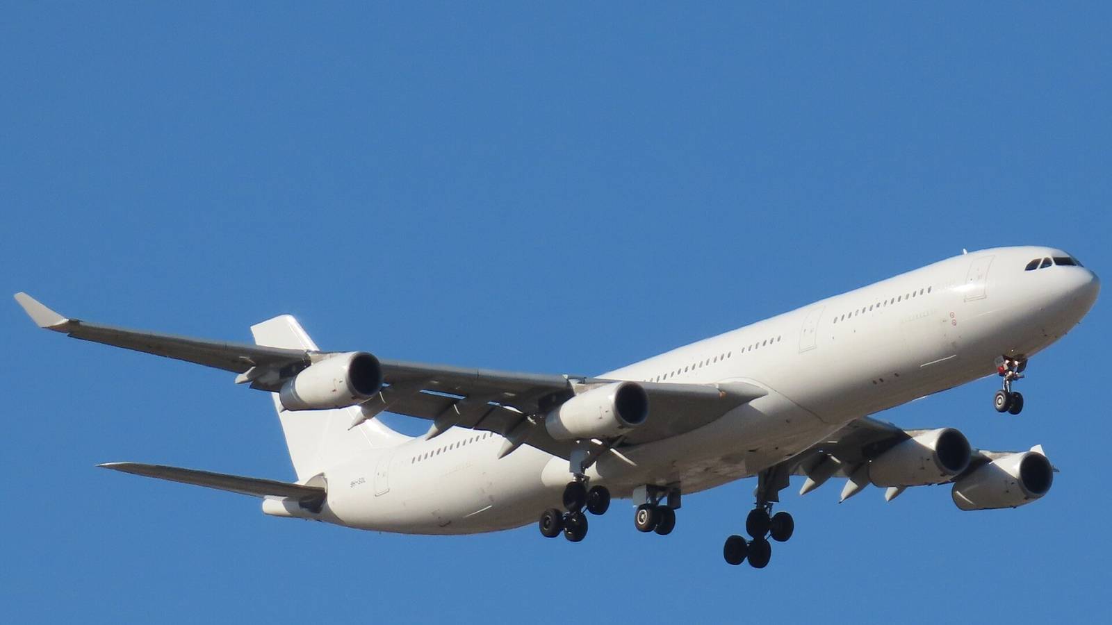 Hi Fly's Airbus A340 Flies Down To Antarctica
