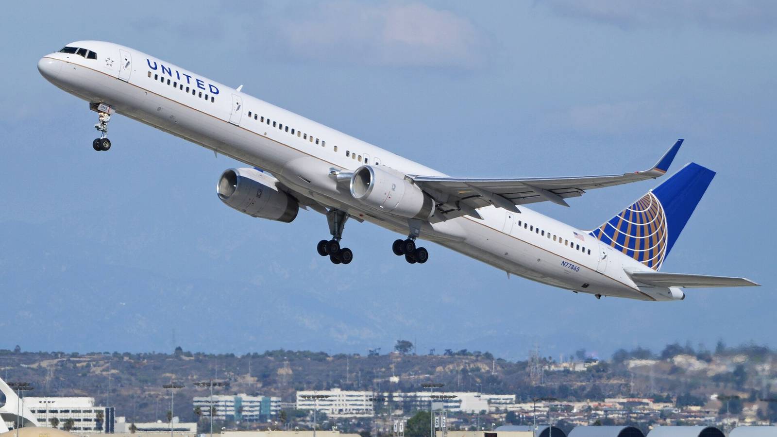 United Schedules Close To Record Breaking 757-300 Flights In March