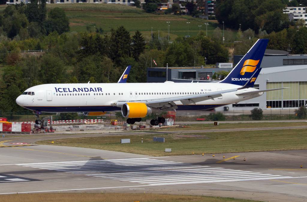 Icelandair Flies 6 Hour 767 Flight To Antarctica Ice Runway