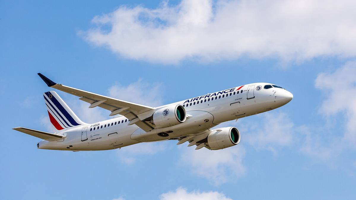 Brand New Air France A220 Returns To Paris Squawking 7700