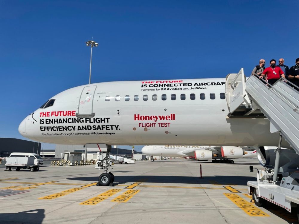 ★Happy★ Happy birthday to the 757! 44 Years young today