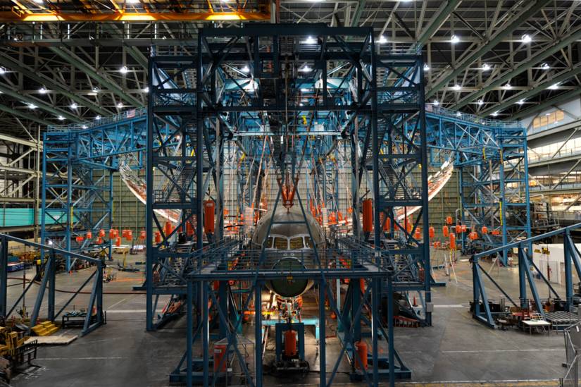 Boeing Completes Ultimate-Load Wing Test on 787K64913