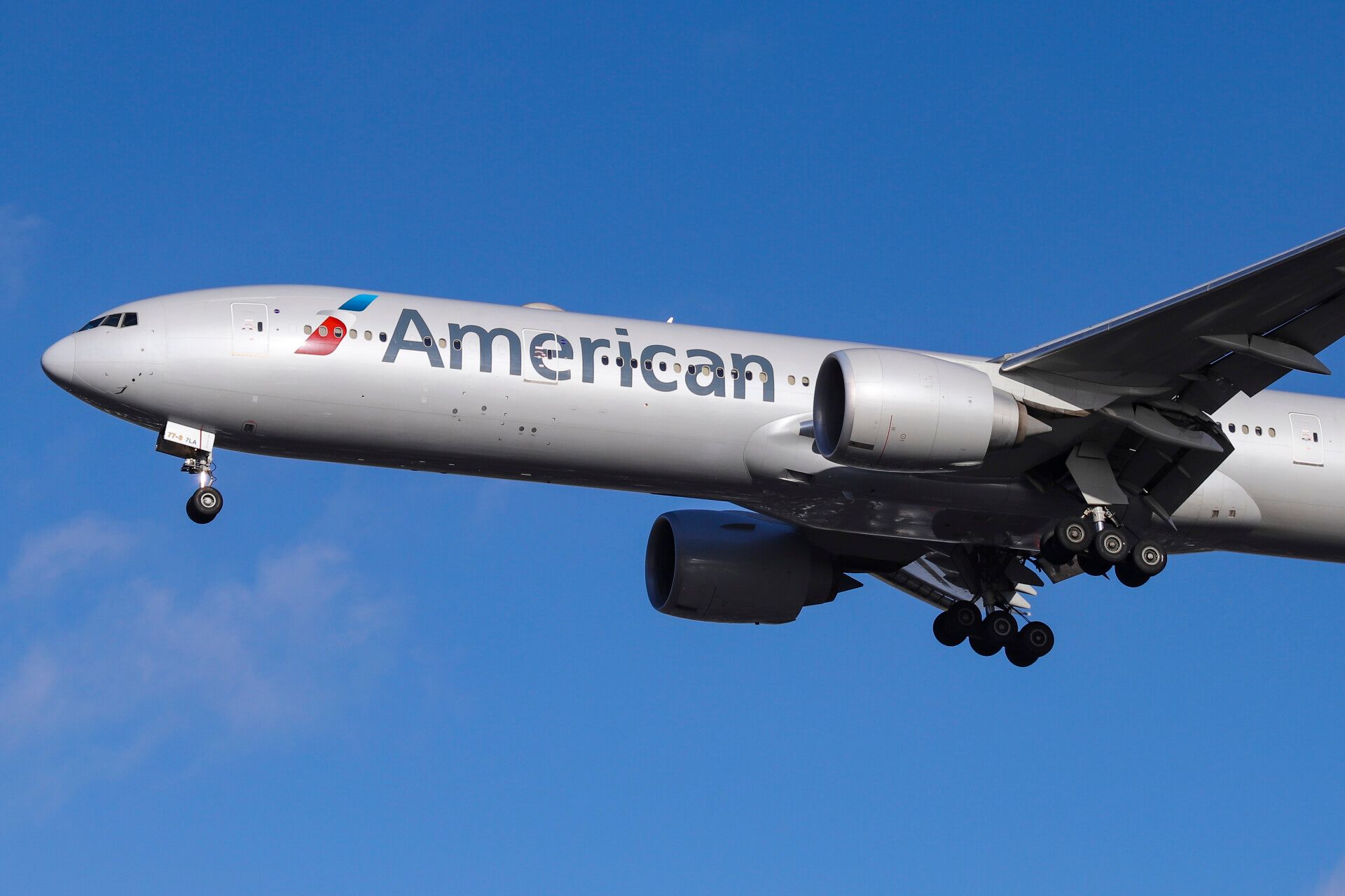 Transatlantic AA Flight To London Returns To Miami Over Masks