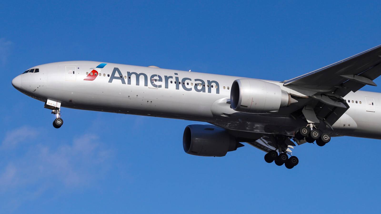 Transatlantic AA Flight To London Returns To Miami Over Masks