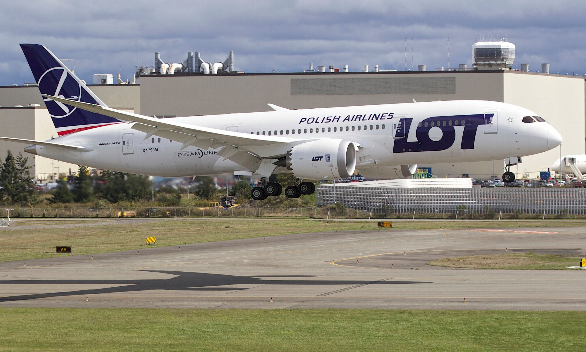 LOT Polish To Return To India With Dreamliner Service To Delhi And Mumbai
