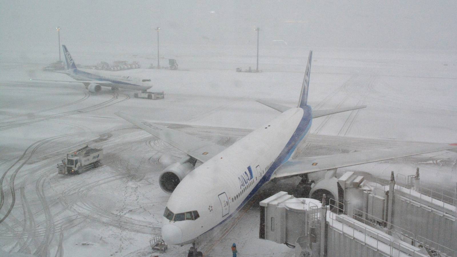 Heavy Snow Prompts Japan Flight Delays And Cancellations