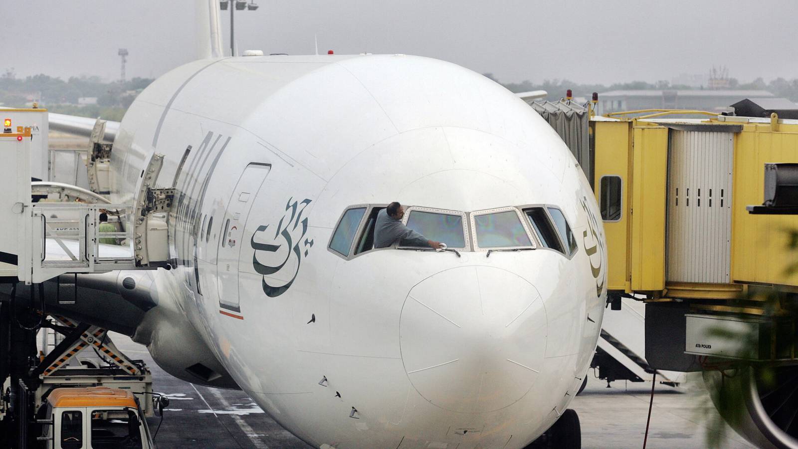 Pakistan Hopes To Resume Pilots License Issuance Next Year