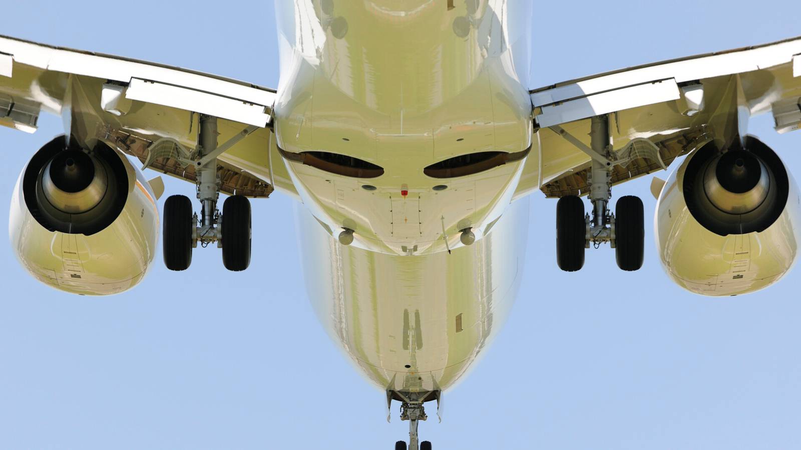 US Democrats Eye Regulating Airline Add On Fees