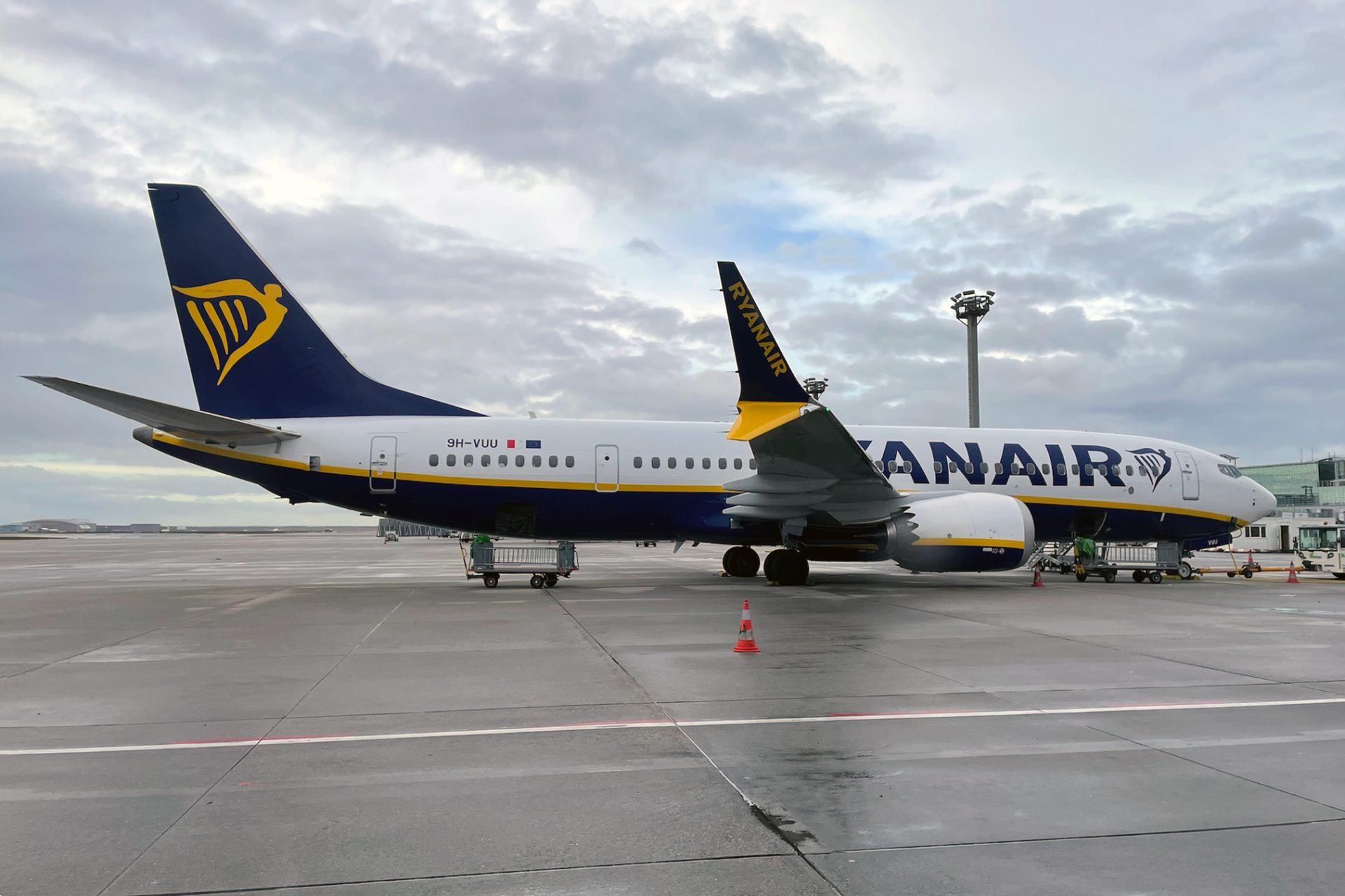Stansted Airport Is Noticing How Quiet Ryanair's Boeing 737 MAXs Are