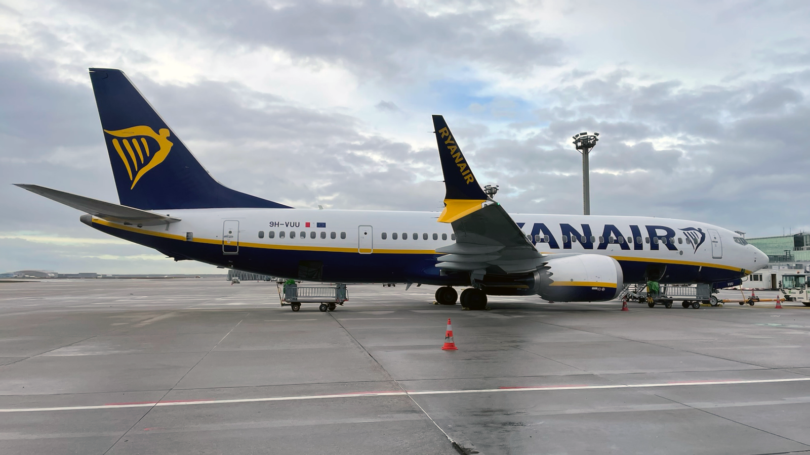 Stansted Airport Is Noticing How Quiet Ryanair's Boeing 737 MAXs Are