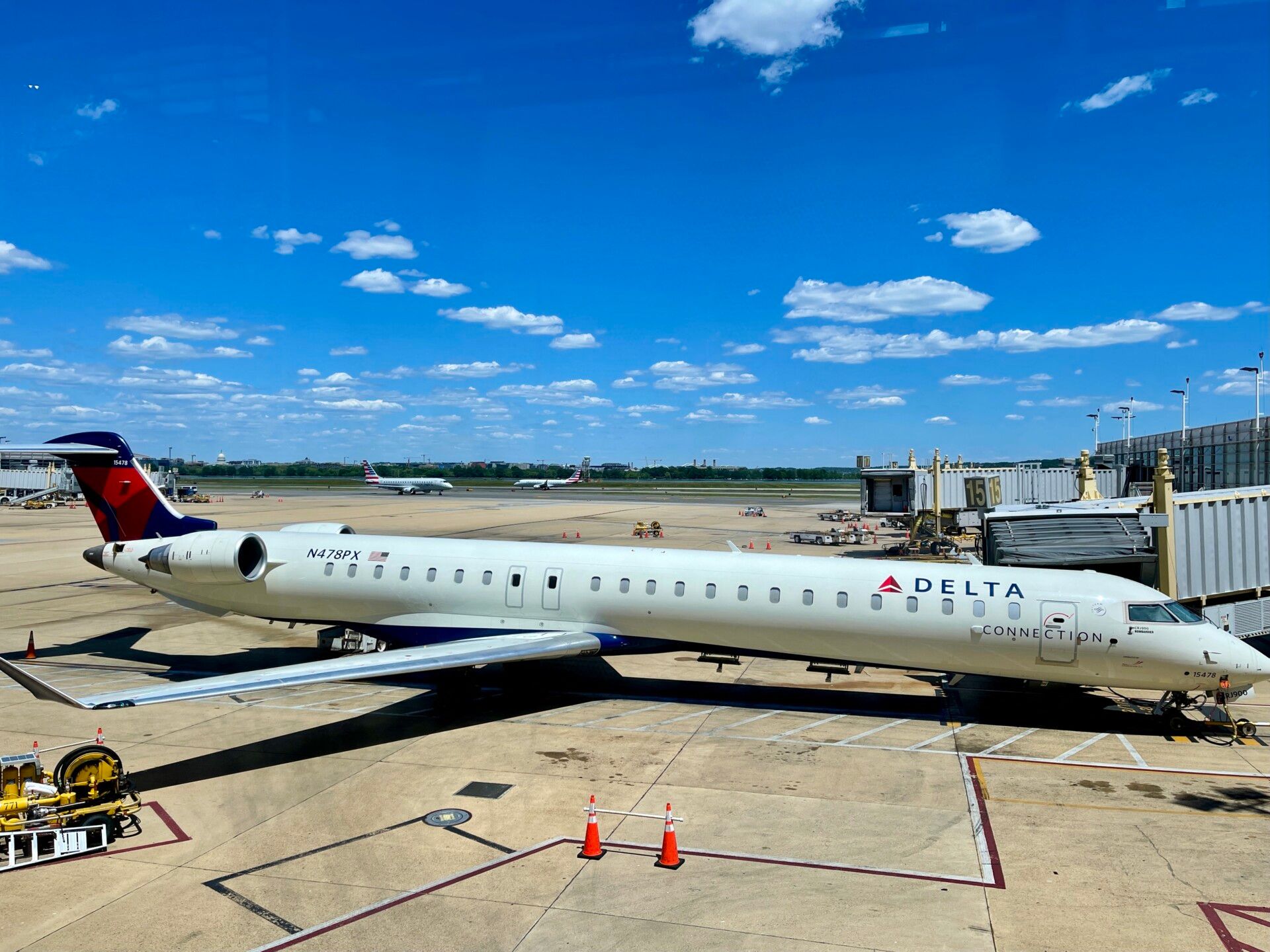 Delta Flight Rolls Into Mud During Taxi Impacting Raleigh-Durham Airport