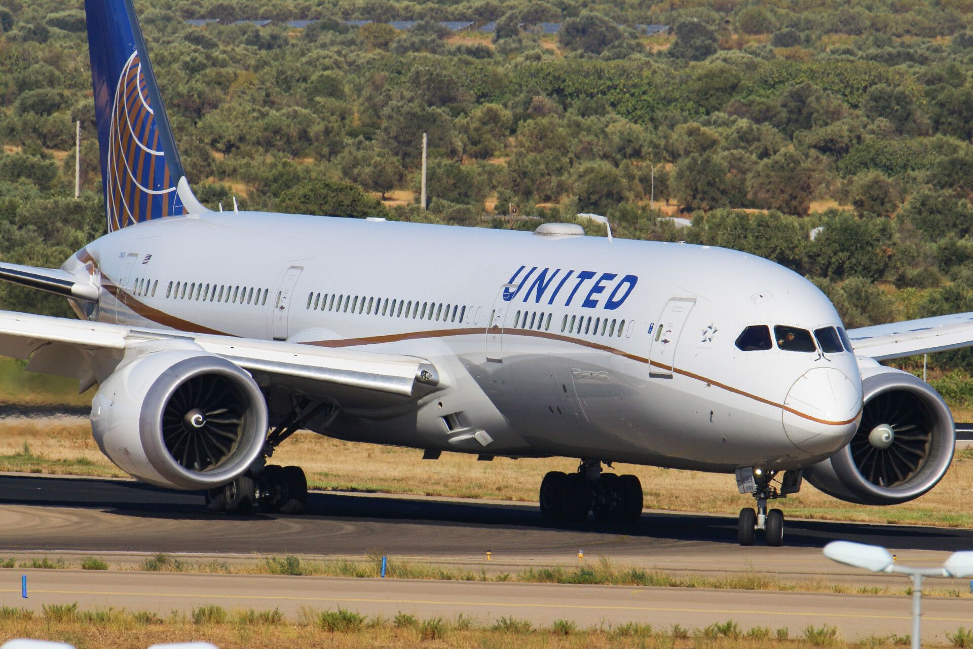 United Airlines Records Nearly $2 Billion Net Loss For 2021