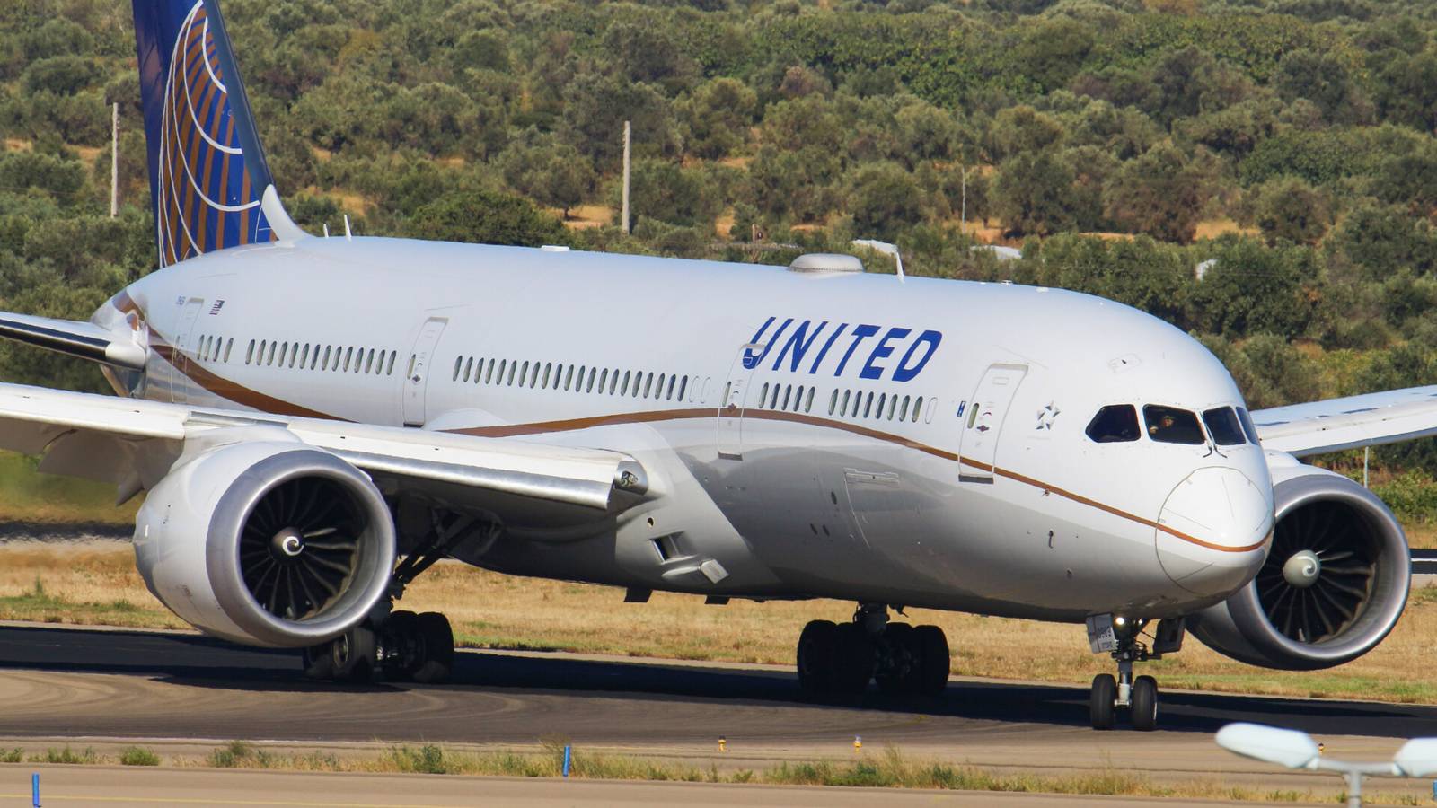 United Airlines Records Nearly $2 Billion Net Loss For 2021