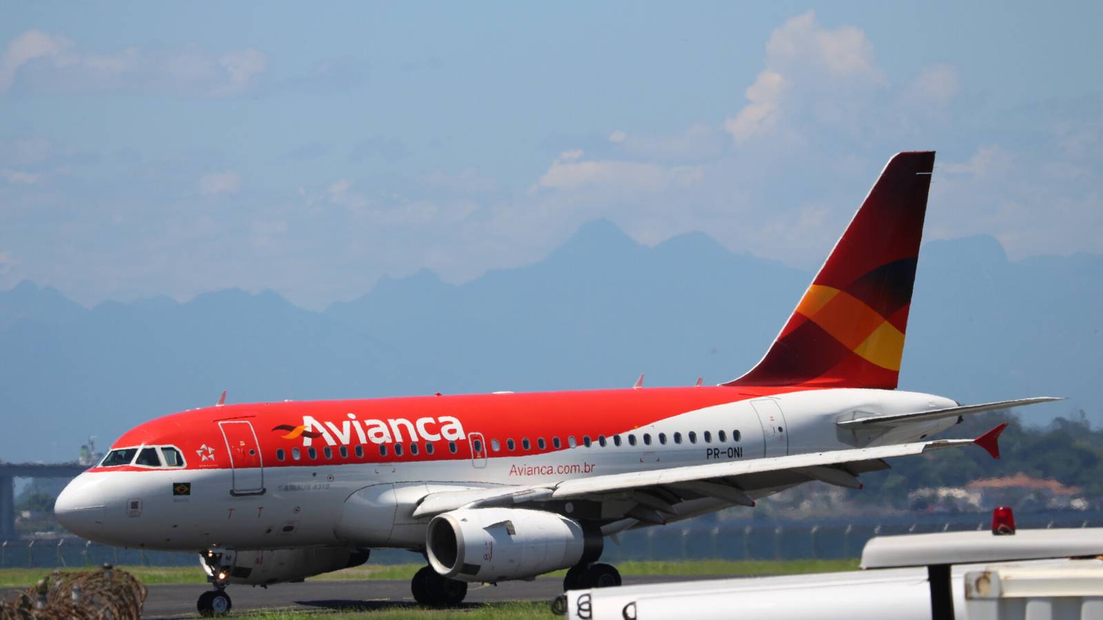 Ex-Avianca Airbus A318 BabyBus Finds New Role In A Backyard
