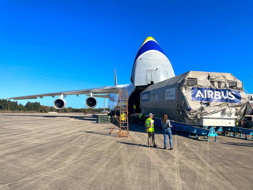 Antonov Flies An An-74 To Toulouse With Spare An-124 Parts