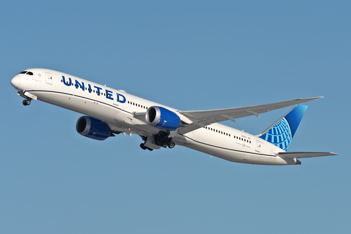 Self-Business Class Upgrade Leads To United Airlines Diversion