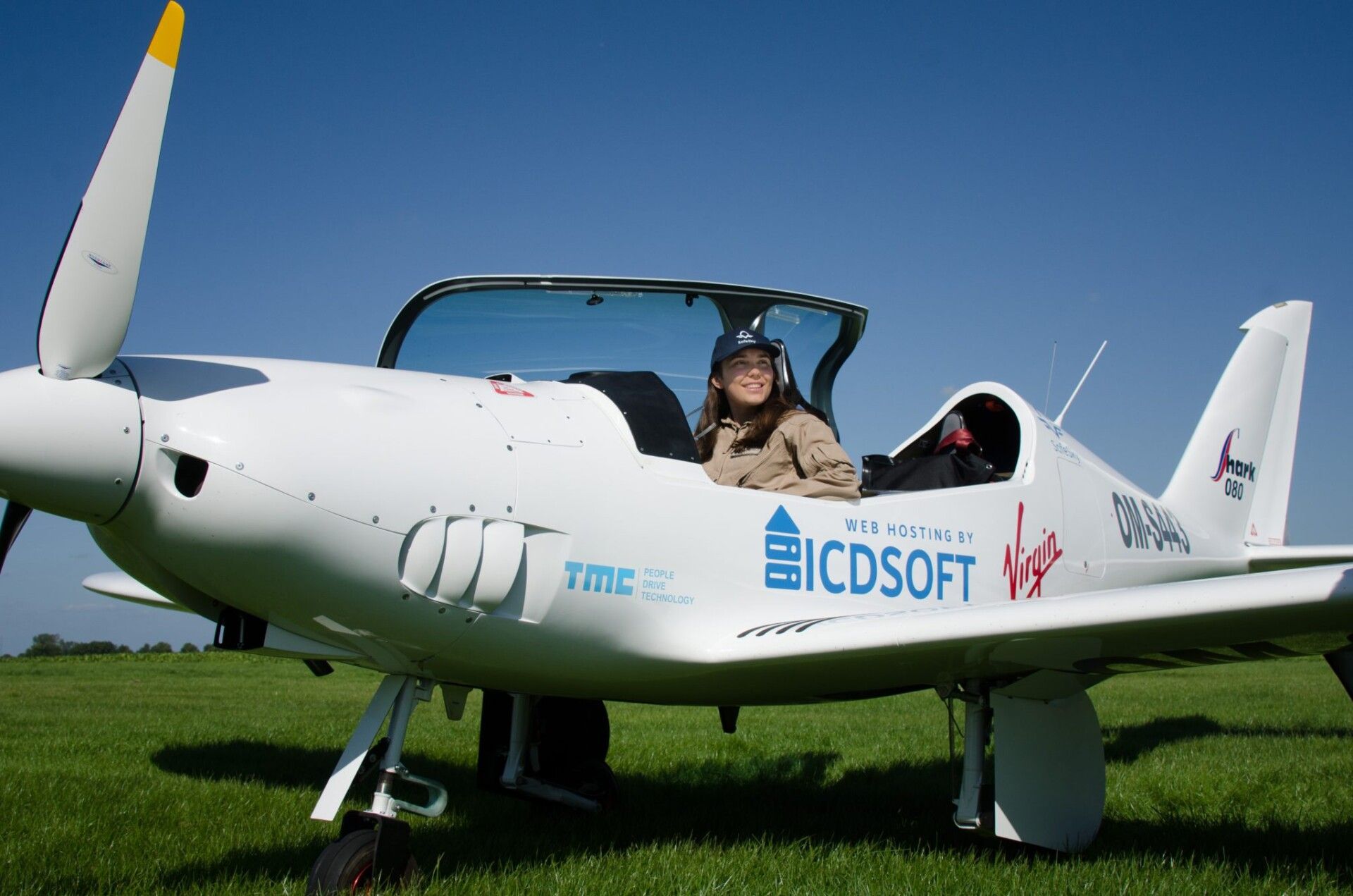 19-Year-Old Becomes Youngest Woman To Fly Around The World Solo