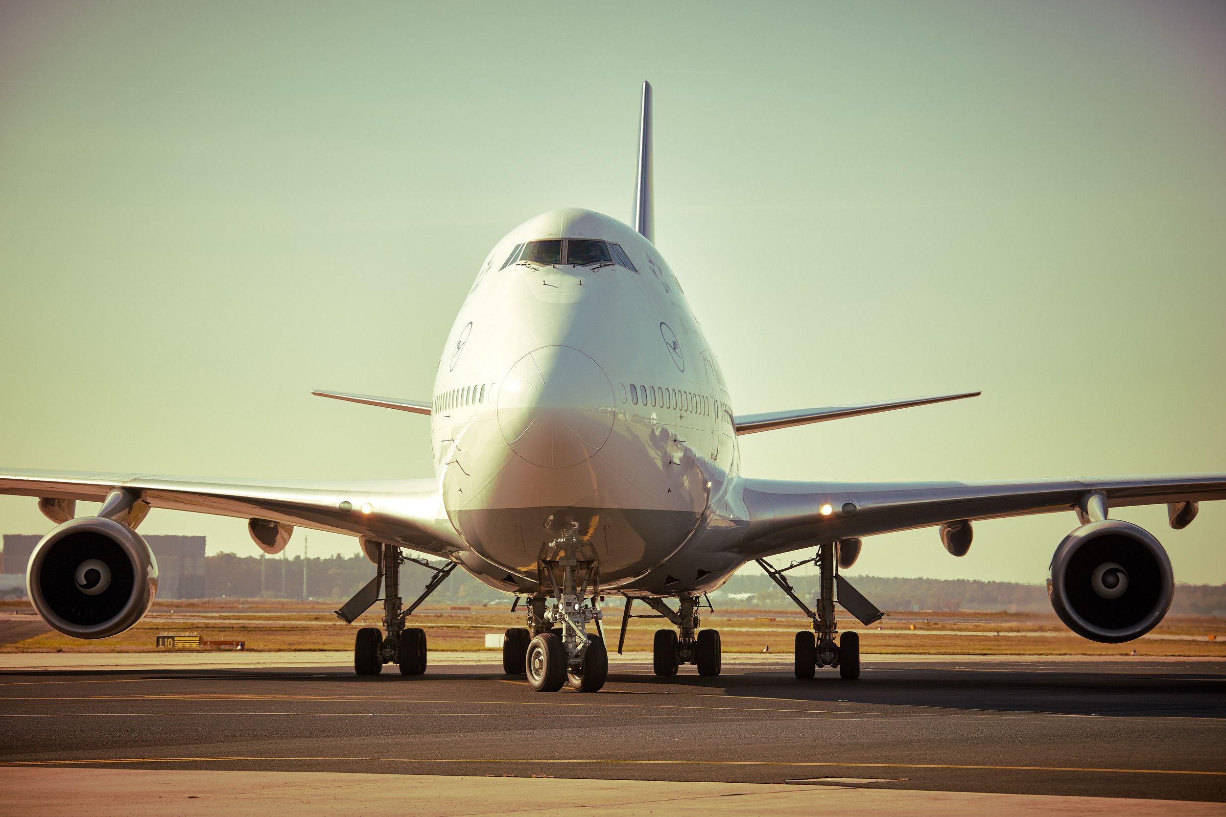 Booking Surge Prompts Lufthansa To Consider Short Haul 747-400 Flights