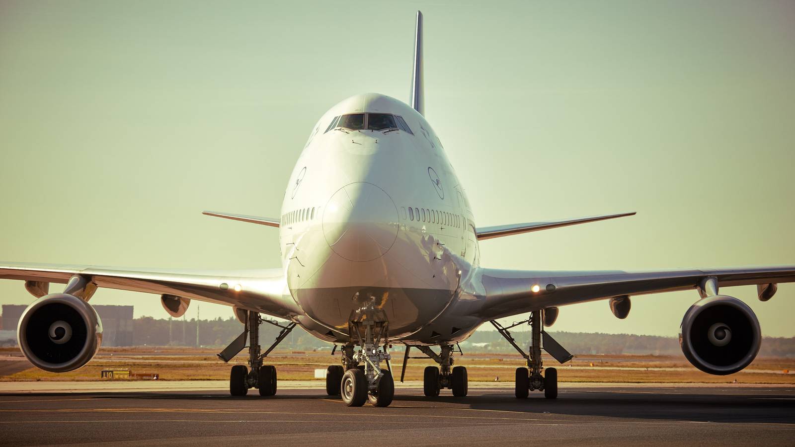 Booking Surge Prompts Lufthansa To Consider Short Haul 747-400 Flights