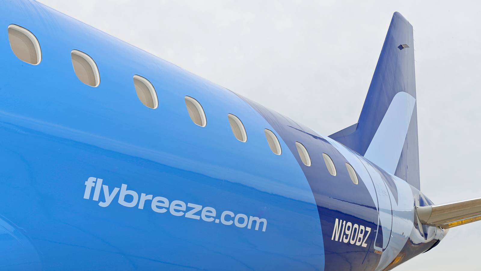 David Neeleman's Breeze Celebrates 1 Year Of Operations