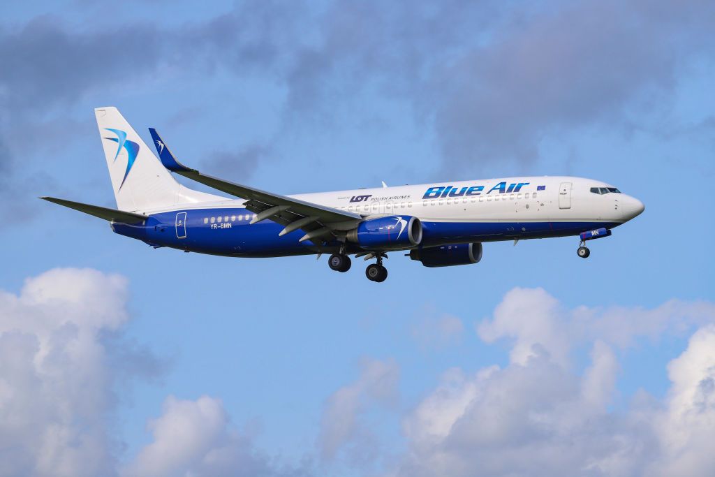Blue Air Boeing 737 Stuck In Naples After Hard Landing Causes Structural Damage