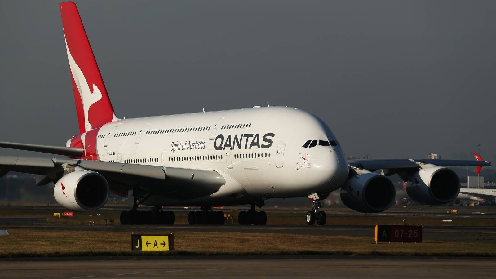 Unions Warn Qantas Pay Changes Could Cause Cabin Crew Exodus