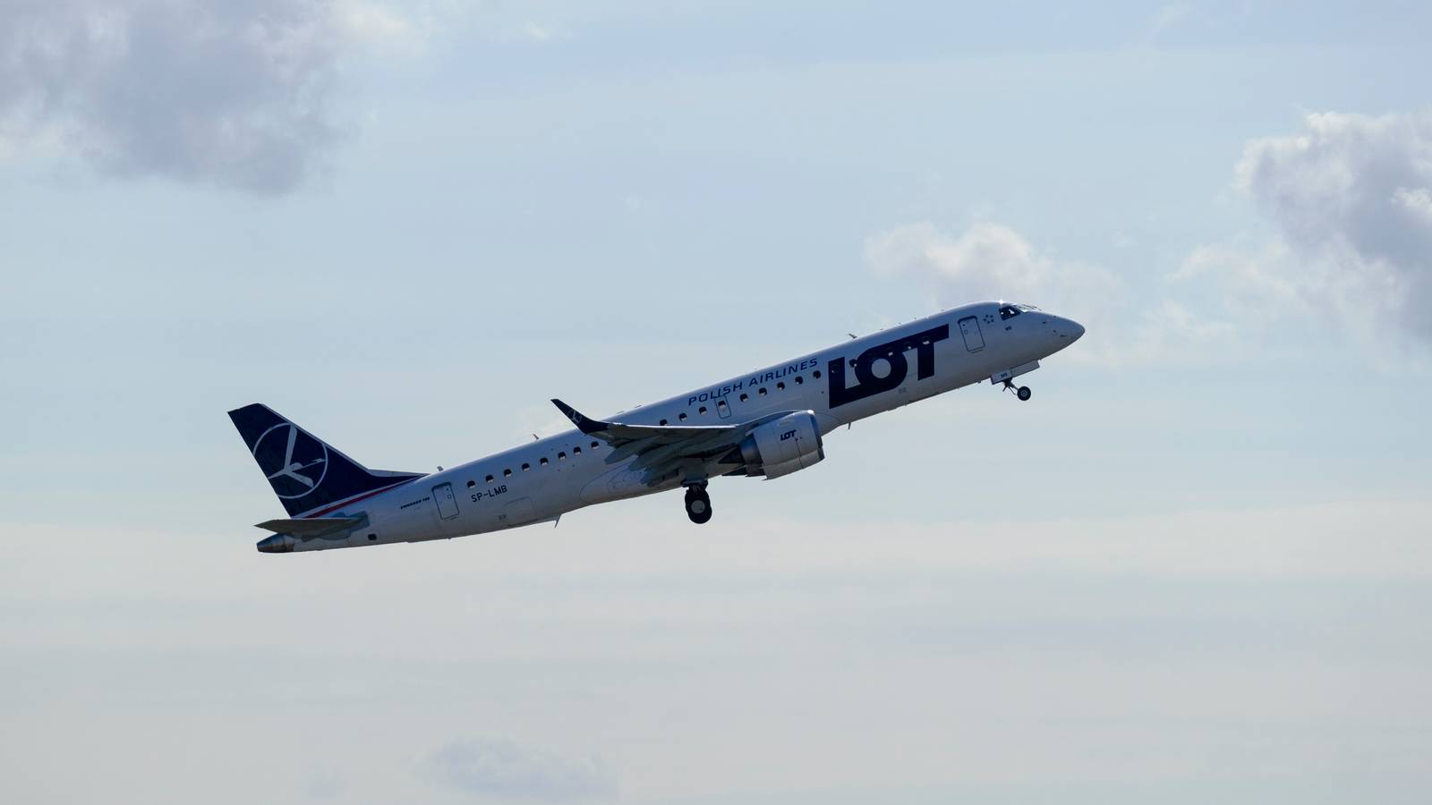 LOT Polish Airlines Domestic Flight Makes International Diversion