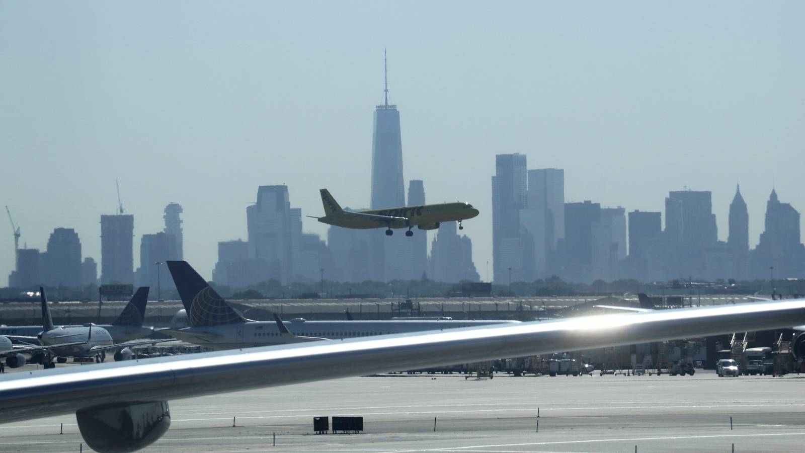 DOT Closer To Reassigning 16 Newark Runway Times To Low-Cost Carriers