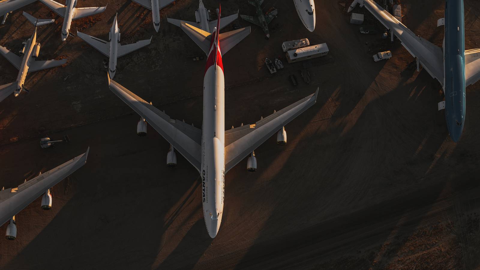 Which Aircraft Have Drawn Pictures With Special Flightpaths?