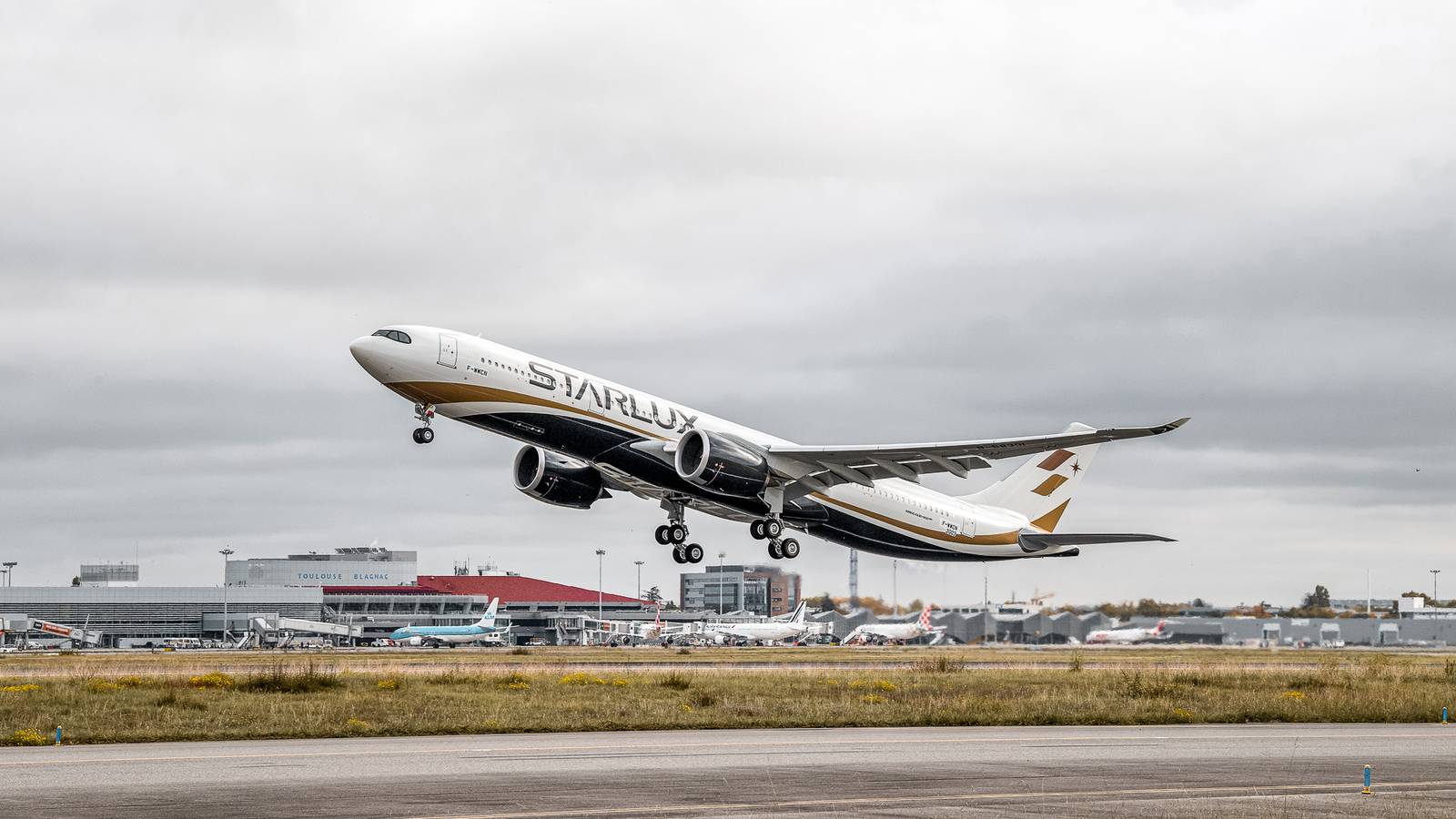 Starlux Claims The Youngest Fleet Award As Uganda Airlines Slips To 5th