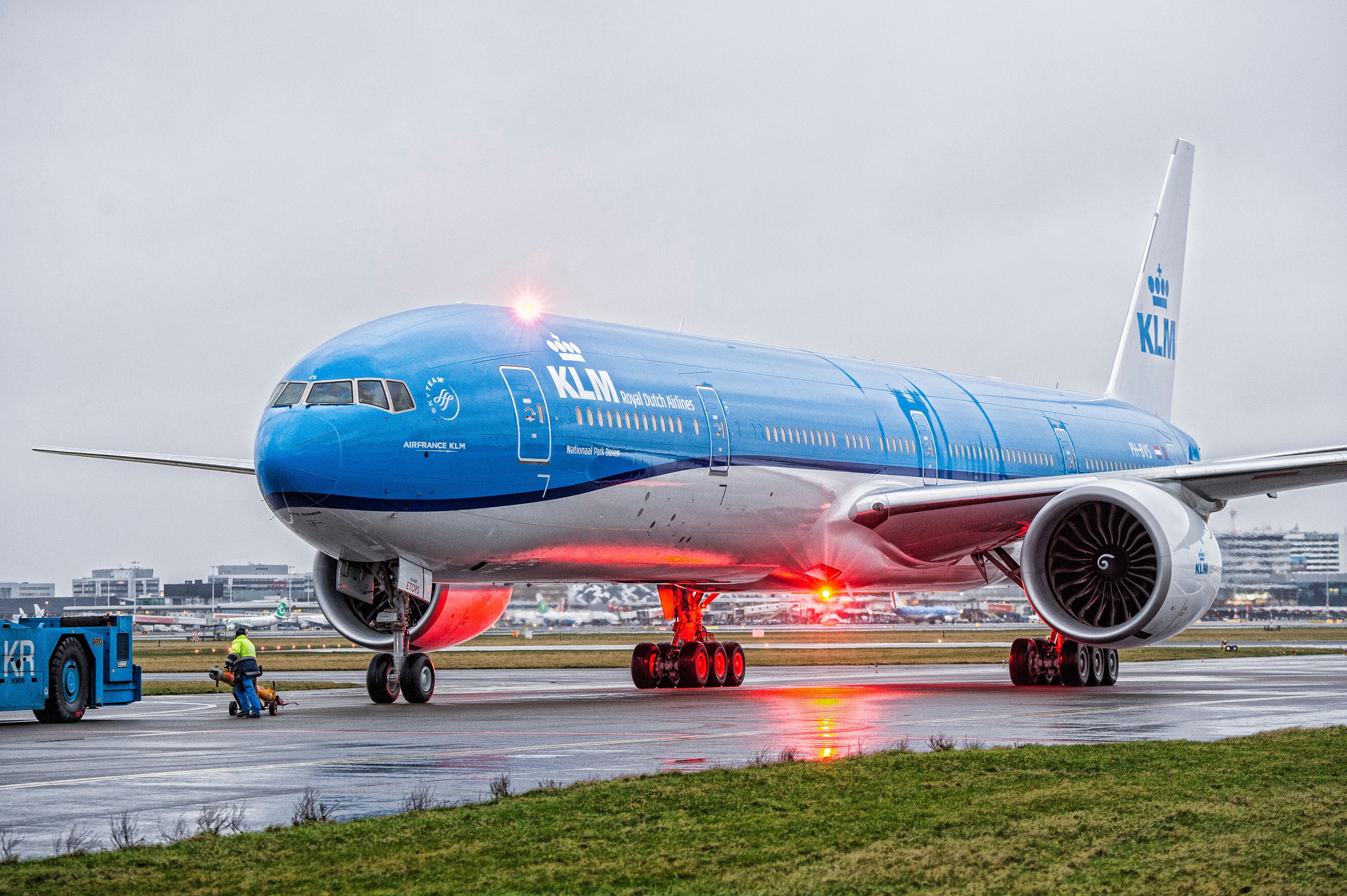 KLM & Transavia Become The Latest To Drop Mask Requirements