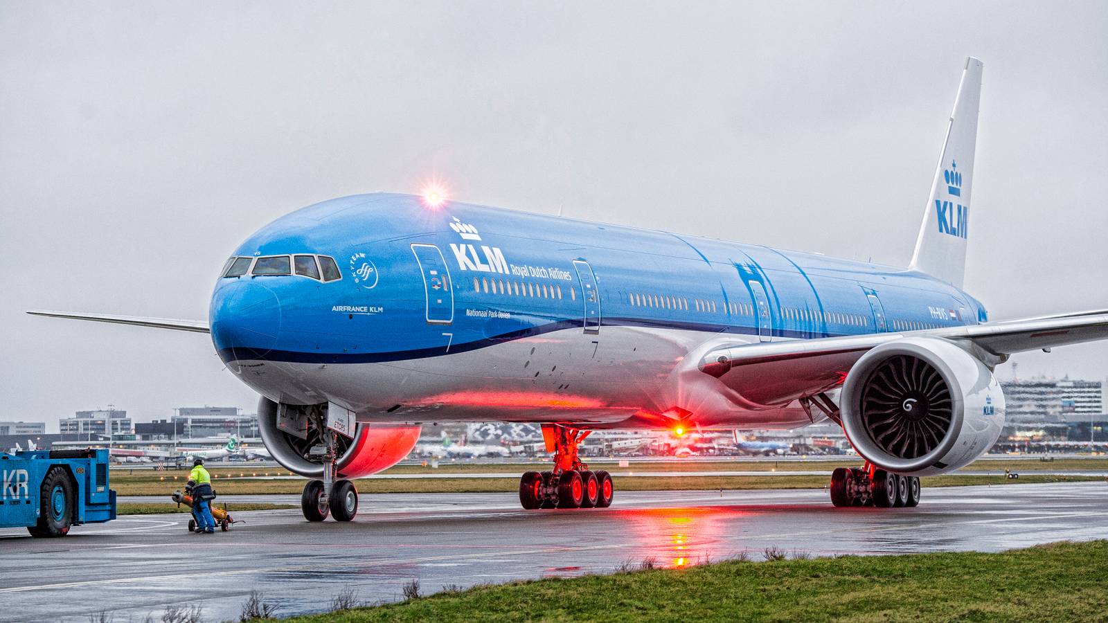 KLM & Transavia Become The Latest To Drop Mask Requirements